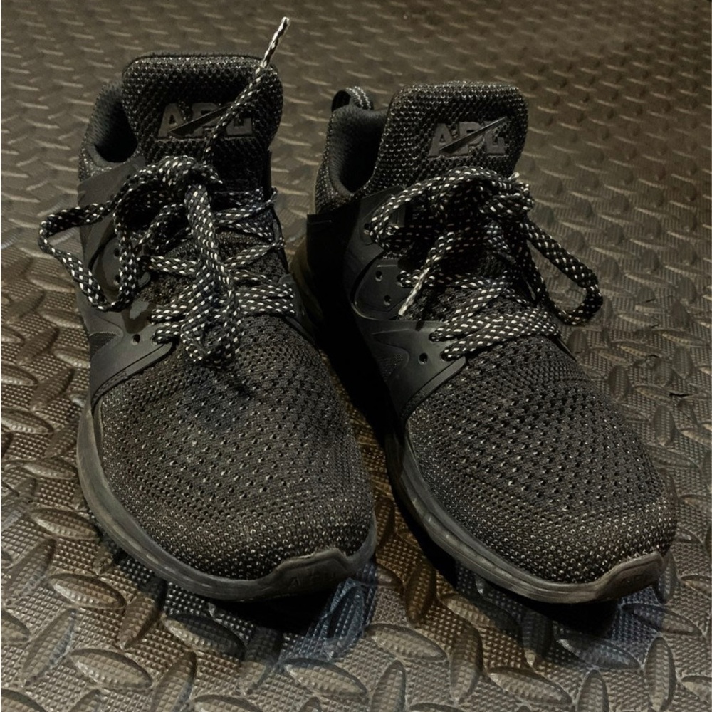 APL performance shoe - Size 7